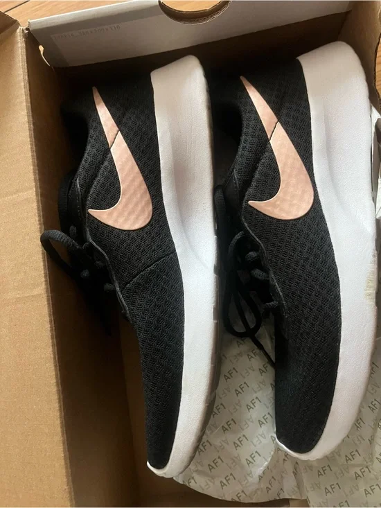 Women's Nike Tanjun 'Black Metallic Red Bronze'