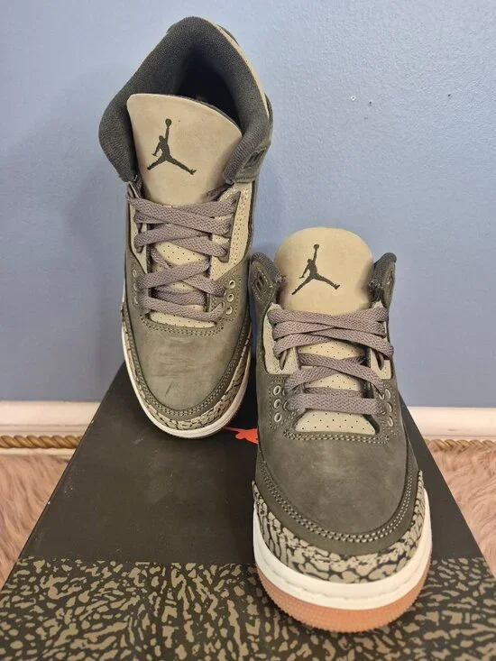 NWB NIKE Jordan Retro 3 Basketball Sneakers - W6
