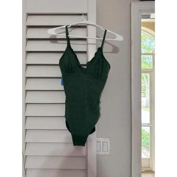 Cupshe Dark Green Textured Chevron Ruffle V-Neck One Piece Swimsuit NWT