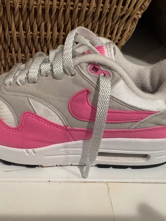 Women’s Nike Air Max Tennis Shoes