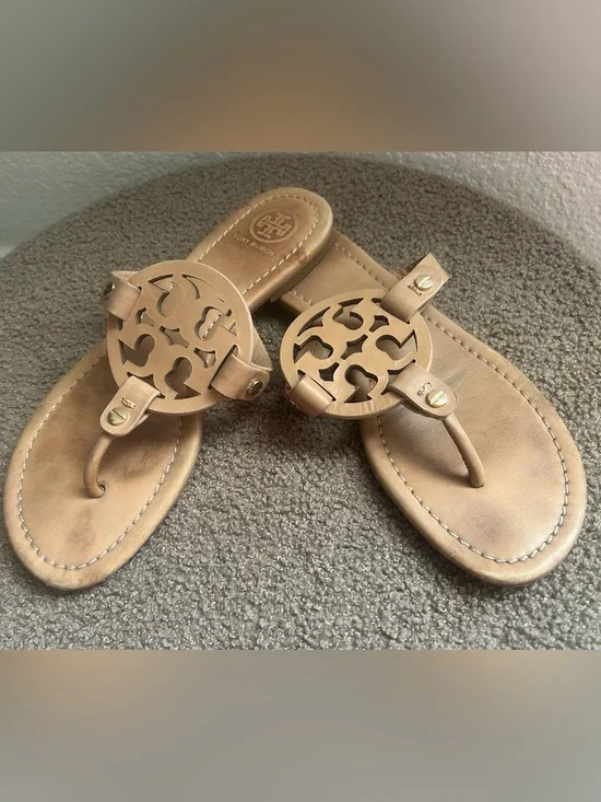 Tory Burch Leather Logo Thong Sandals in Tan size 6.5