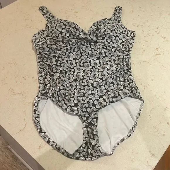 Anne Cole black & white flower one piece swimsuit SZ 16
