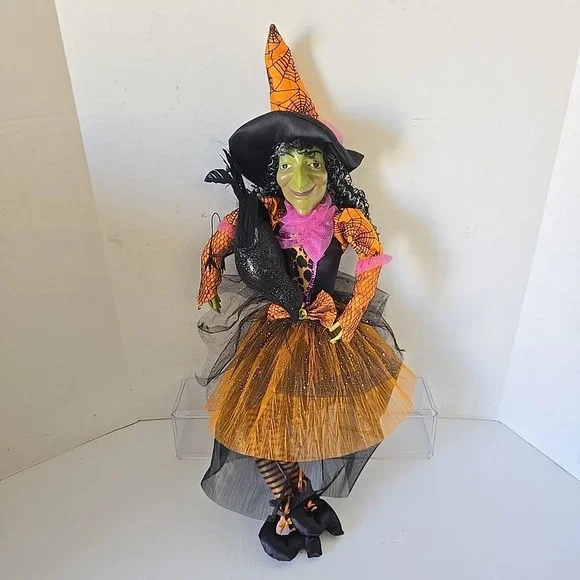 Hanna's Handiworks Cloth & Vinyl Dressed Halloween Witch Doll Orange Black‎