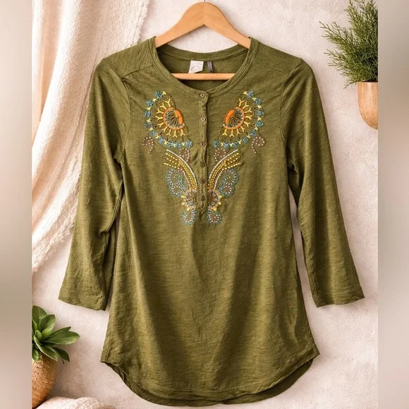 AKEMI + KIN Anthropologie Embroidered Henley Top Boho Olive Green S