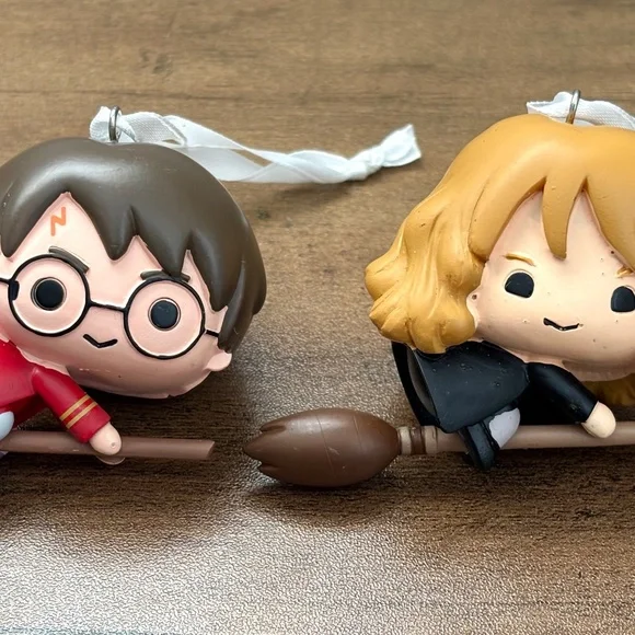 Hallmark Harry Potter Hermoine Granger Broomstick Quidditch Christmas Ornament