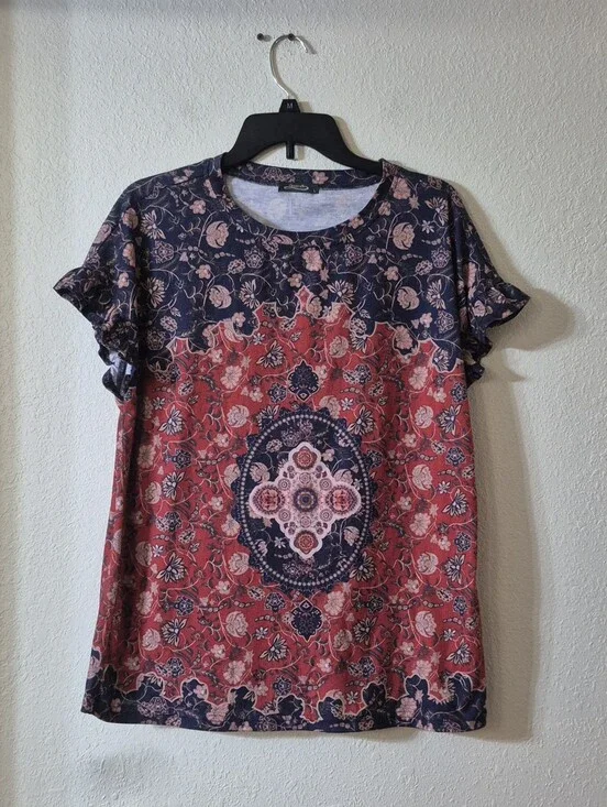 Short Sleeve Floral Medallion Tee in Red & Navy