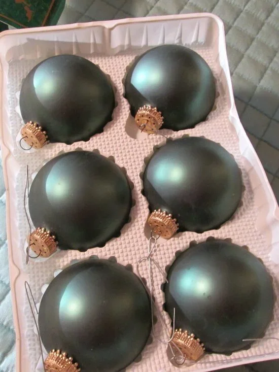 vintage krebs green hunter velvet ornaments in box elegant Krebs