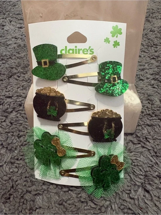 NWT Claire’s set of 6 hair clips - 2 hats, 2 pots of gold, 2 shamrocks