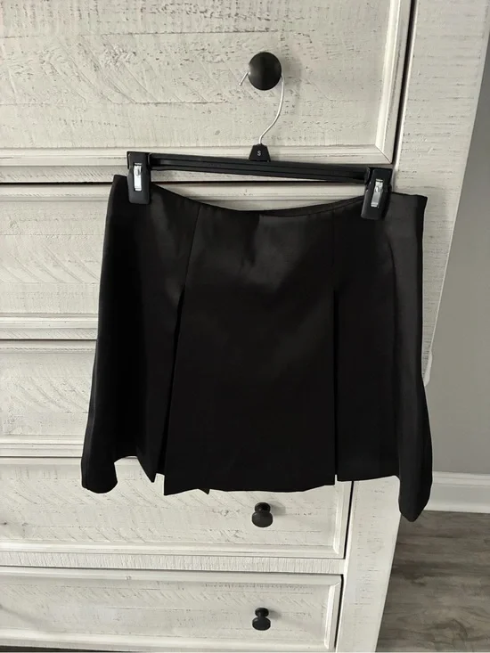 Kate Spade Classic Satin Black Pleated Women's Skirt - Versatile Everyday Style