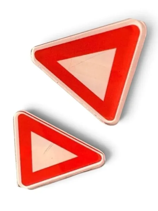 Hair Clip 2 Pcs NEW unique red rectangle