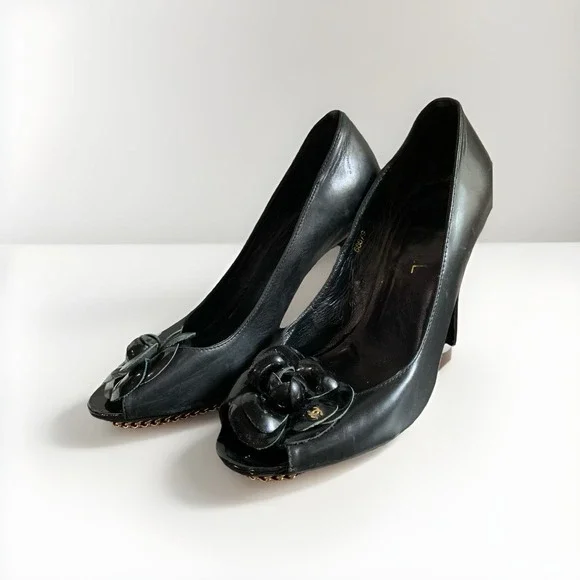 CHANEL Rare‎ Black Lambskin Camellia Stiletto Chain Heel Size 40