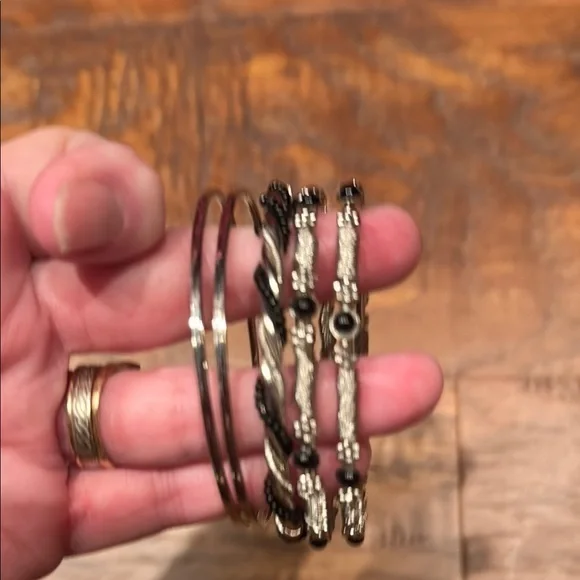 Shiny Silver and Black Bracelet Set with Twisted and Engraved Designs