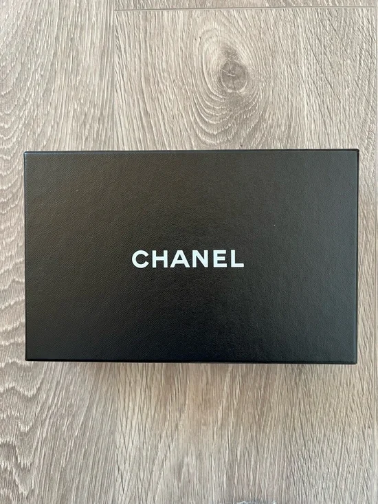 Chanel Box (BB387)