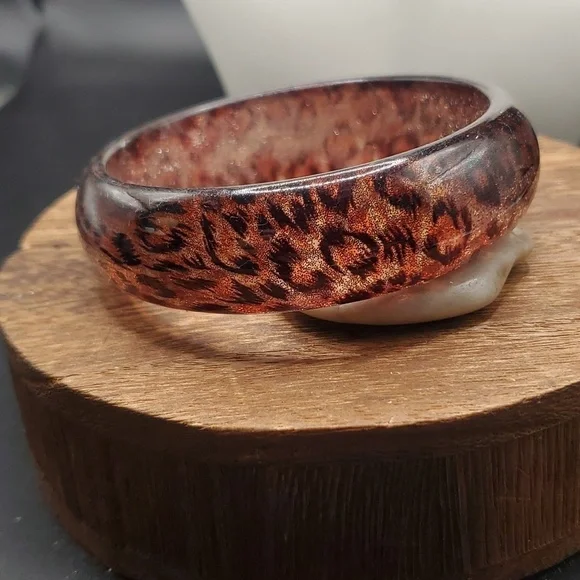 Cheetah glam 1990s chunky bracelet bangle Overflow rare bakelite‎