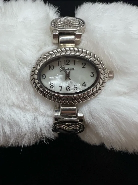 Geneva Quartz Heart Cuff And Silver Oval Mother-of-Pearl Working Watch Vintage