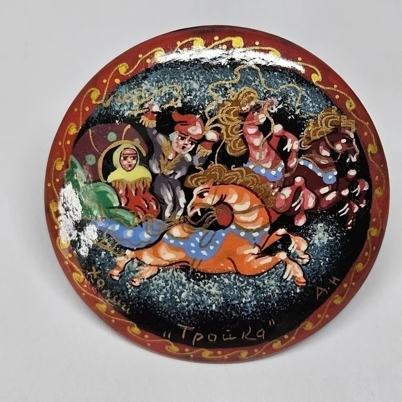 VINTAGE Russian Hand Painted Lacquer Wood Palekh Fairy Tale Troika Brooch Pin