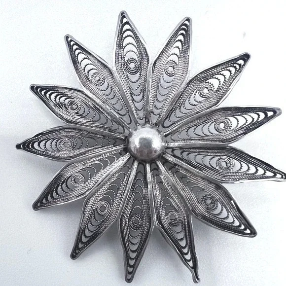 Vintage Spun Silver Brooch Flower‎ 2