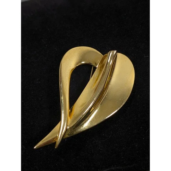 Vintage Darlene Heart Brooch‎ Gold Tone Sculptural Large Statement Pin