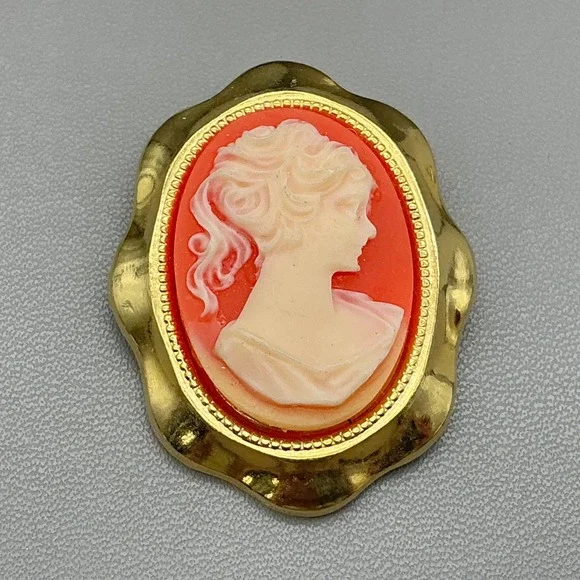 Cameo Brooch Women‎ Orange Vintage Gold Tone Scalloped Edge Estate Pin 1.5 Inch