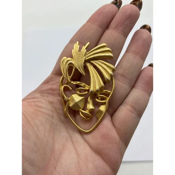 Vintage 80s Matte Gold Tone Open Work Modern Abstract Face‎ Brooch Pin J32