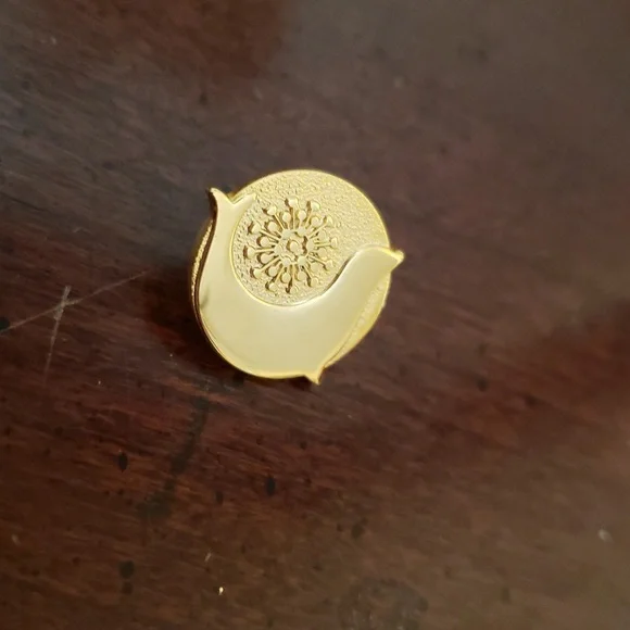 3/$20 Tupperware Seal Pin Collectible