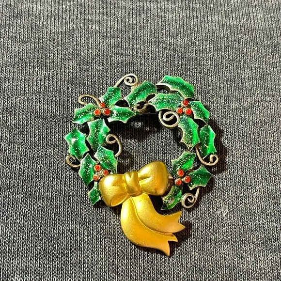 Vintage AJMC Christmas Wreath Holiday Brooch Pin