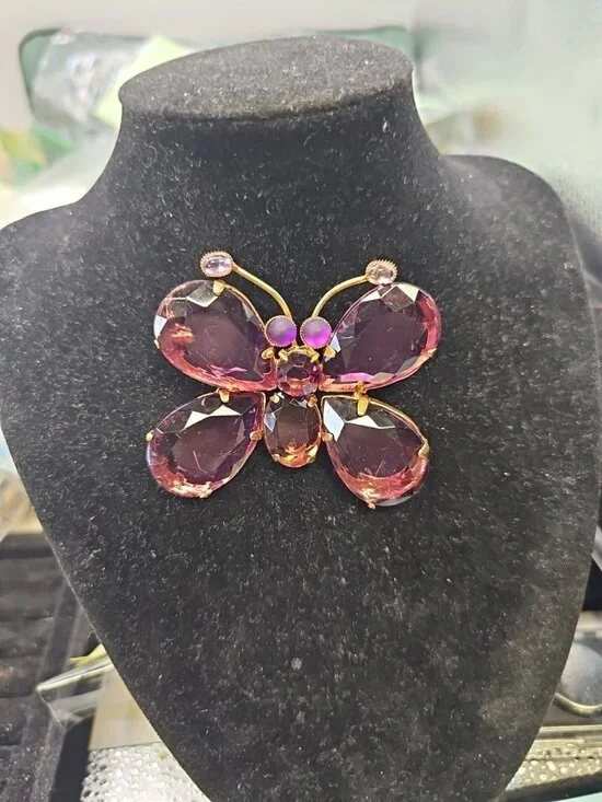 Brooch/pin  Gold-tone Butterfly  Purple