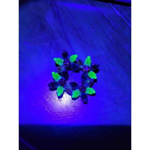 Weiss Like Rhinestone Wreath Brooch In Ambers And Green Uranium