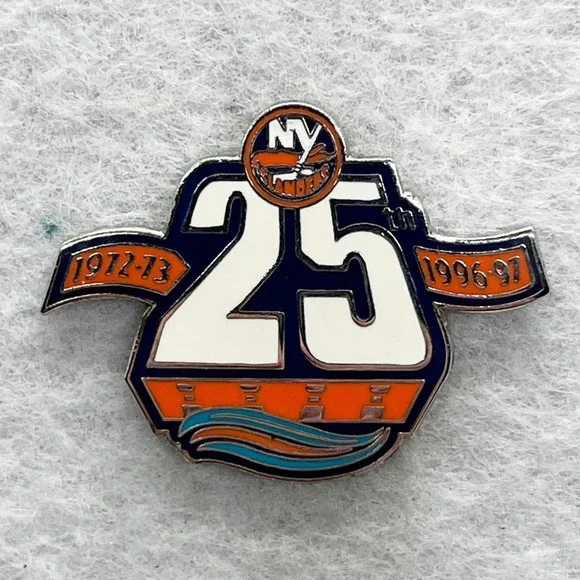 🔮 5/$25 Vintage NHL New York Islanders‎ 25th Anniversary Hockey Pin
