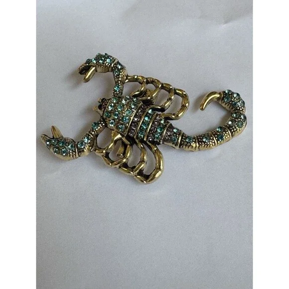 Vintage Rhinestone Scorpion Figural Brooch Aqua Teal Crystal‎ Antiqued Gold Tone