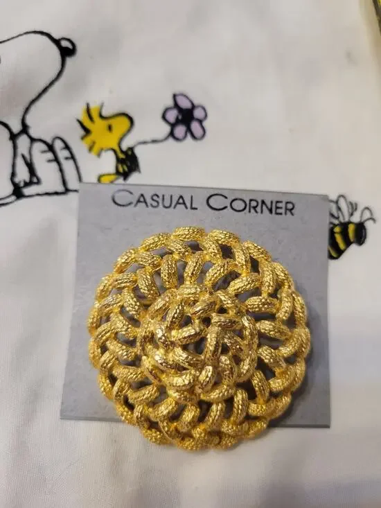 Casual Corner Gold Tone Brooch Large Round Vintage 80's 2