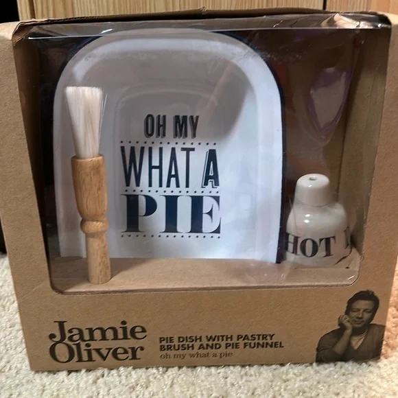 Jamie Oliver Pie Dish with pastry brush and pie funnel - New Gift Set