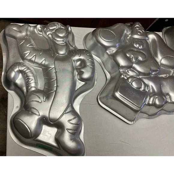 Lot of 10 vintage character cake pans, all new, see below for details, rare find