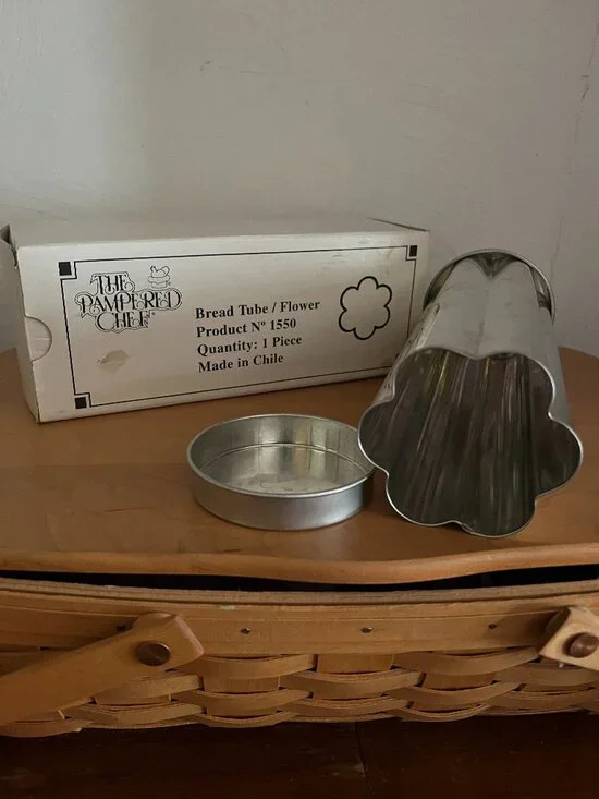 The Pampered Chef Bread Tube Flower #1550