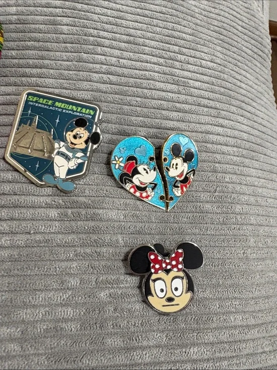 Disney Enamel Pin Set Women OS Blue Red Good Mickey Minnie Space Mountain Heart