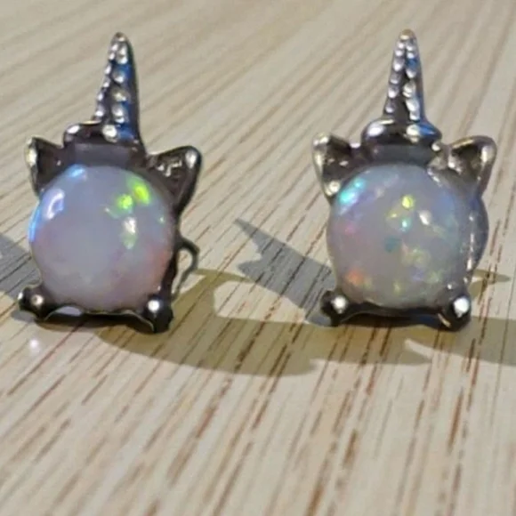 🔴5/$25🔴 Silver Unicorn Opal Earrings
