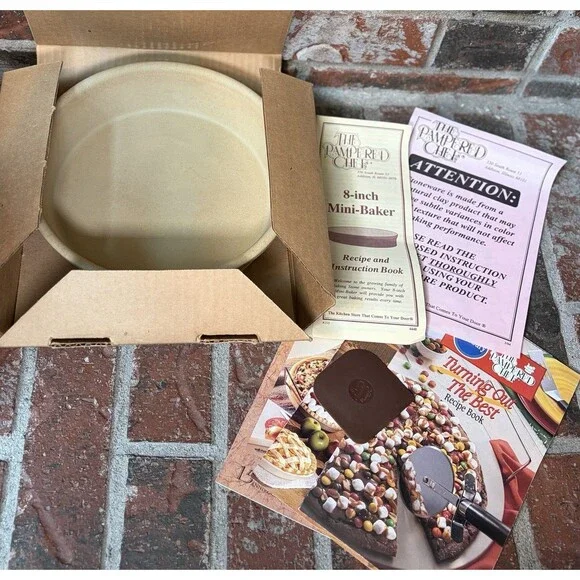 Pampered Chef Stoneware 8 inch Mini-Baker VTG  In Box