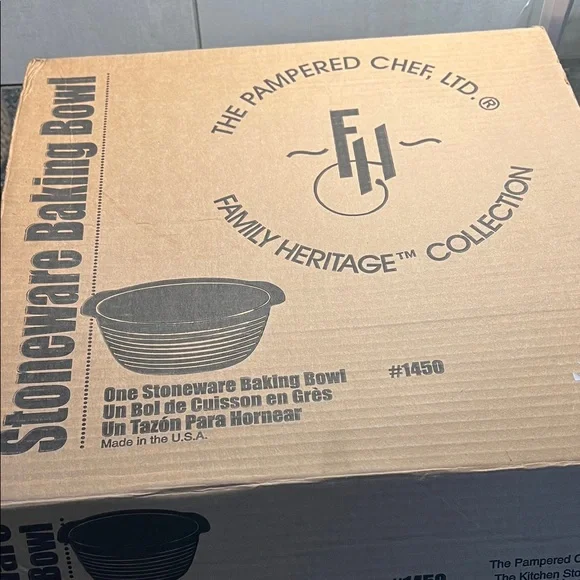 The Pampered Chef Family Heritage Stoneware Baking Bowl - NIB. GIFTABLE