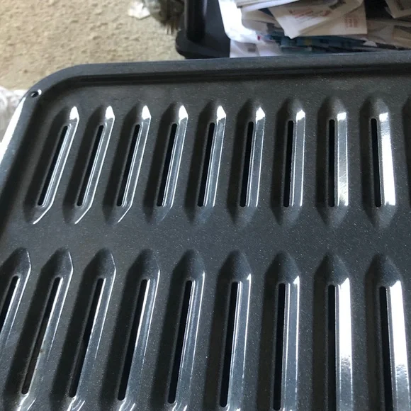 Nonstick Metal Grill/Drip Tray in Metallic Black