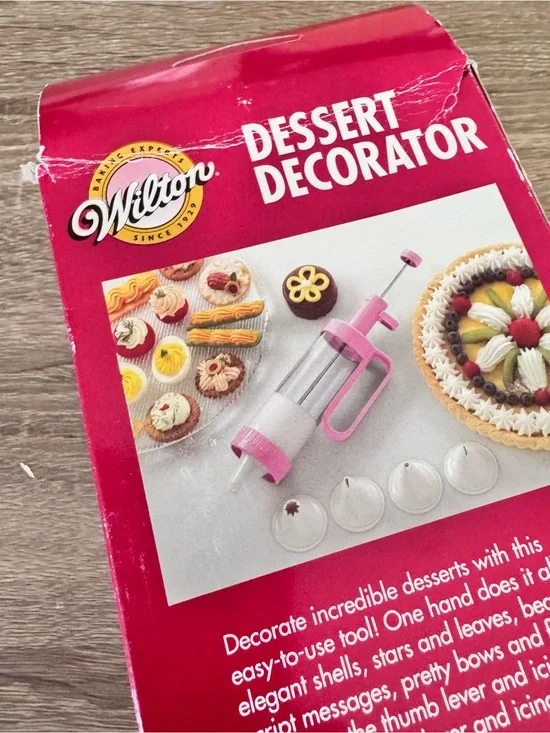 Wilton Pink Dessert Decorator Cake and Cupcake Piping Tool
