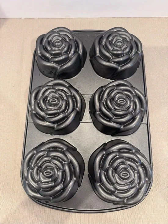 Nordic Ware Rose Bud Pan 6 Cup Cast Aluminum Non-Stick Floral Cake Mold Grey USA