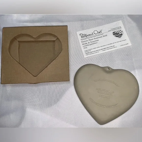 Pampered Chef Valentine’s Beige Patriotic Heart Stoneware Cookie Treats Mold NIB