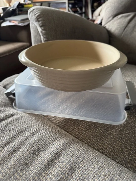 The Pampered Chef Beige Ceramic Bake & Serve Bowl 8 inch
