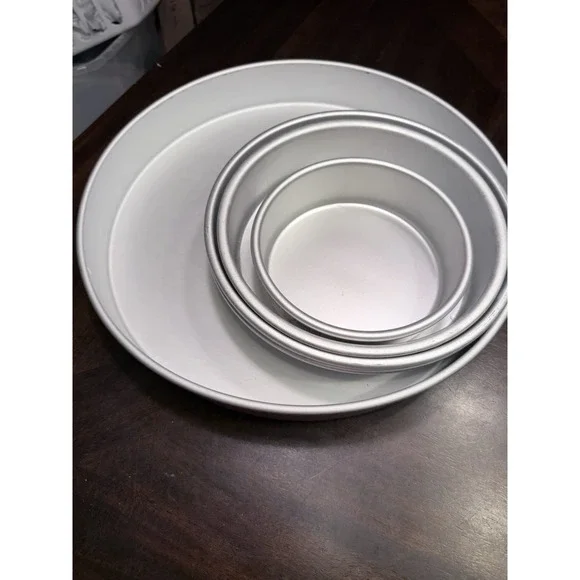 Set A Five Wilton Performance Round Cake Pans 6 in 8.5 in 9.5 14