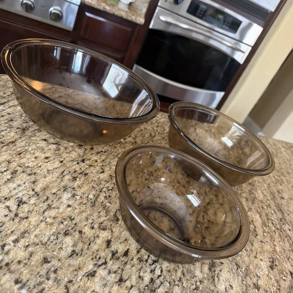Vintage Pyrex Amber Brown Glass Nesting Mixing Bowls - Set of 3  #322 #323 #325