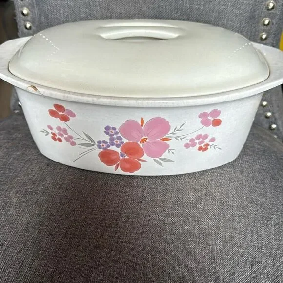 Vintage 1985 Galleria Collection Stoneware 2.4mtrs Covered Casserole Dish