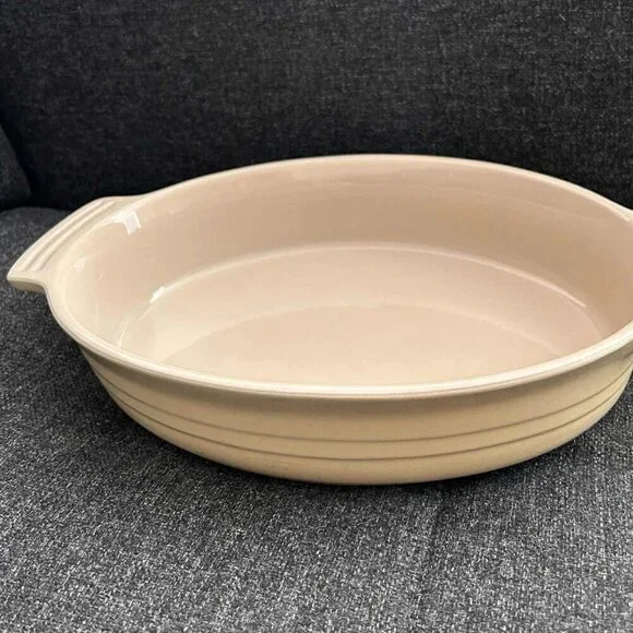Le Creuset Stoneware Cream Oval Baking Dish 12.25” x 8”
