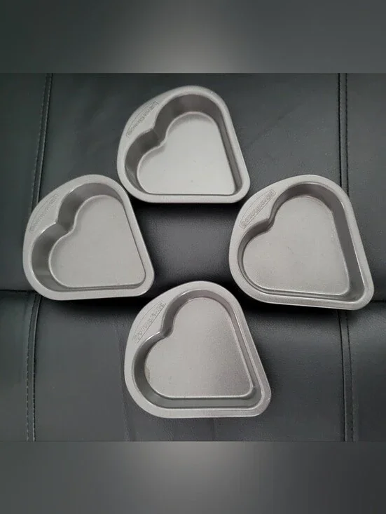 Set of 4 Classic Silverstone Heart-Shaped Baking Pans - Metallic Gray