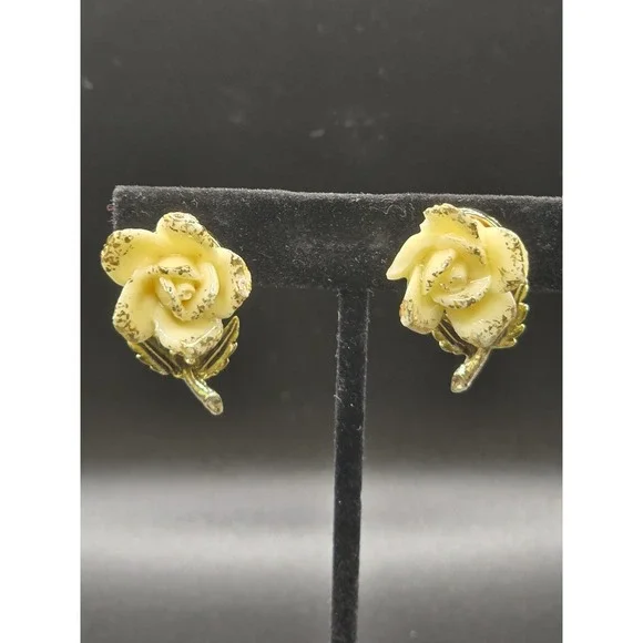 vintage 1960s clip on earrings‎
