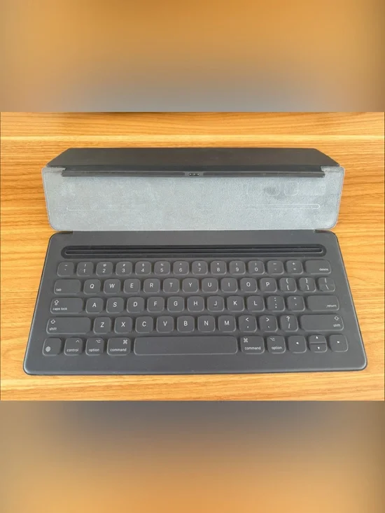 Apple Smart Keyboard Folio - Black / Dark Gray